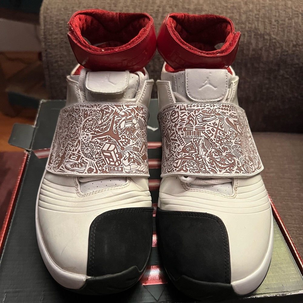 Air Jordan XX. Size 11 Men. White/ Varsity Red Black